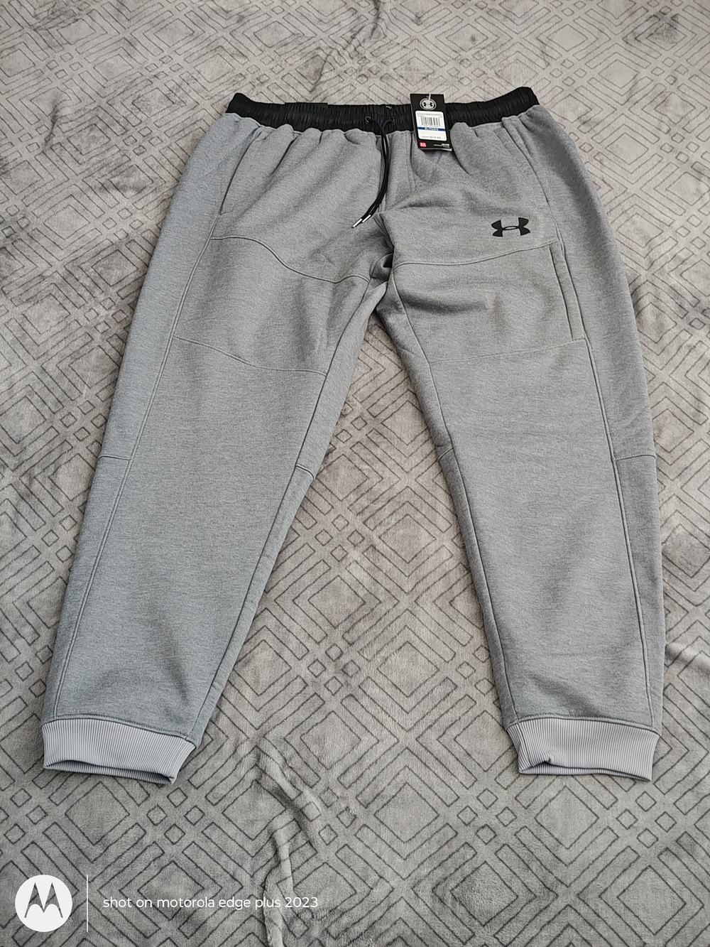 Under Armour Men's Grey & Black Fleece Jogger Sweatpants Size XL 1298641-025